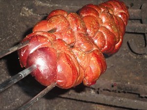 BBQ - Rim bovino no espeto giratório ("Bovine kidney in rotisserie")