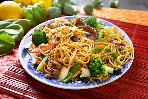 What's the Difference Between Chow Mein and Lo Mein?