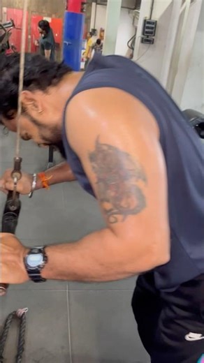 Tricepwarmup#shortsviral #aestheic #viralvideos #wildfire #holidayseason 💪💪