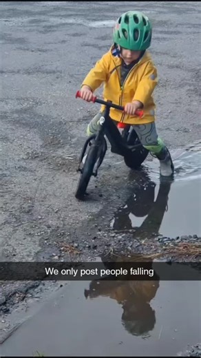 postingpplfalling on Instagram: "Imagine if there was a page dedicated to people falling... Music by: @therealjimmyfm - ALOFOQUE #PeopleFalling #EpicFalls #FunnyFails #ClumsyMoments #Faceplant #SlipUp #LOL #InstaFails #FallFails #LaughOutLoud"