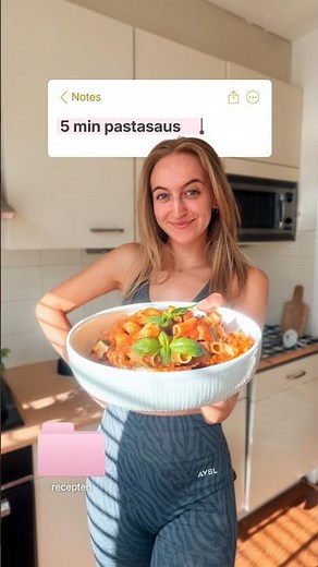 this pasta sauce takes 5 minutes to make 🍝 easy recipe