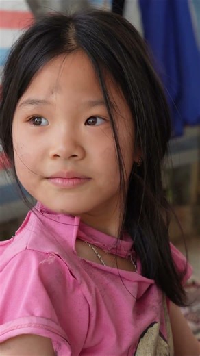 Veteran reunites with daughter after 3 years away from home.