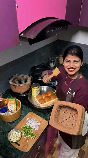 Miti ke Mini Tandoor Par Banaya Pizza