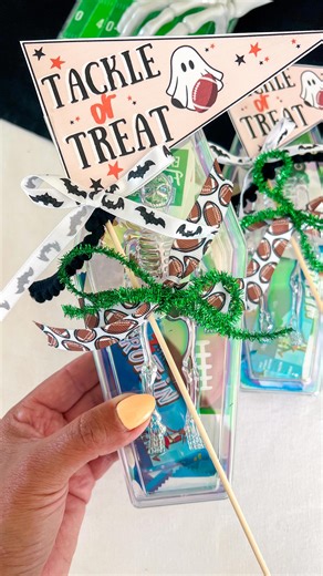 sports team snacks 🏈 ✨for Spooky Season 👻 If you’re in charge of snacks this October for any fall sport, here’s a cute way to pack them! 🧡 Perfect for team snacks, classroom gifts, or even if you’re hosting a family-friendly football watch party 🏈 Michaels has the cutest football tailgate-themed decor and treats. I grabbed these mini squishy footballs 🏈 and temporary tattoos 👻 to tuck into these skeleton containers, plus their sports ribbons are the perfect finishing touch 🎀 Want the prin