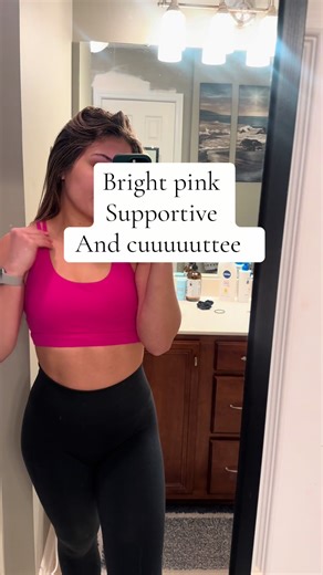 Ok I’m obsessed with how bright and vibrant this pink sports bra is. #gymclothes #ootd #workout #pink