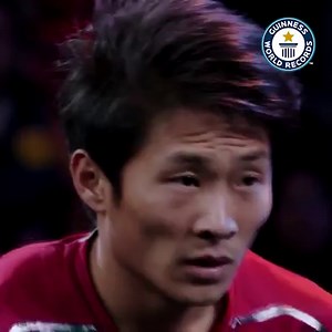 Two pro parkour challengers. One wall. Who can perform the highest backflip? | Guinness World Records