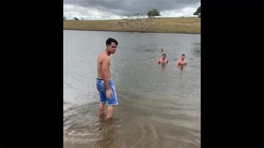 Vídeo mostra adolescente em açude momentos antes de se afogar, em Feira Nova
