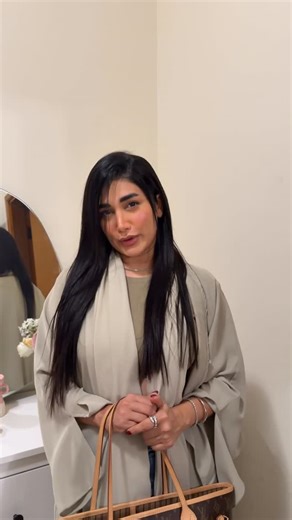 Anahita Tabrik on Instagram: "@elorapolyclinic 🤍💉🧖🏼‍♀️🌱"