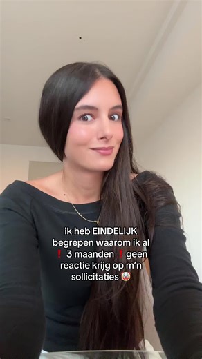 Ik had maanden gesolliciteerd zonder ook maar 1 reactie 😭 Steeds dacht ik: ‘Ben ik niet goed genoeg?’ Maar recruiters gebruiken tegenwoordig keyword-filters. Als je die woorden niet letterlijk in je cv hebt staan, word je gewoon helemaal niet bekeken. Daarom gebruik ik nu Jobstep. Wat ik hier zo fijn aan vind is dat je je cv per vacature aanpast. Niet zomaar een Canva-template, maar echt gericht op wat er gevraagd wordt. Het voelt een beetje alsof je een slimme assistent hebt die met je meedenk