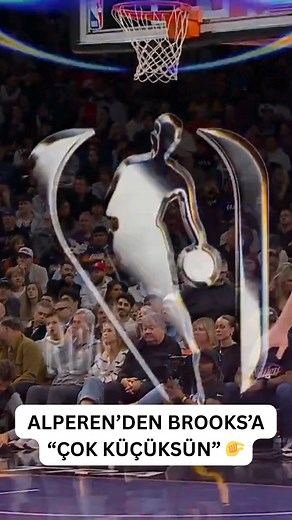 🤏😂 "ÇOK KÜÇÜKSÜN" 👀 Alperen Şengün, eski takım arkadaşı Dillon Brooks'a takılmayı ihmal etmiyor. | Eurohoops Türkiye