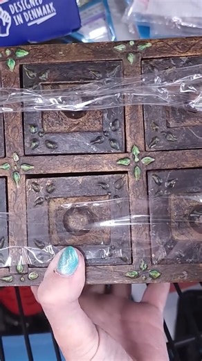 1.7K views · 36 reactions | FROM $1 TO $150!  A marquetry frame for a buck, sold for $18.99 — and that wasn’t even the biggest win! Wait till you see what sold for $150.  Do you flip your thrift finds or keep them all? #TheNicheLady #ThriftWithMe #ThriftScore #ResellerLife #TreasureHunt | The NICHE Lady | Facebook