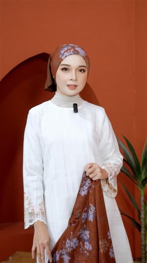 Tutorial Hyat Luxe in code Azizah. Berkonsepkan bawal instant yang didatangkan sekali dengan matching inner & ada getah bawah dagu. Sesuai bagi mereka yang tak cukup masa untuk bersiap. | HYat Hijab