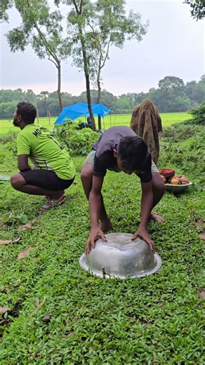 তাল নিয়ে বাজারে যাচ্ছিল 🤔🤔