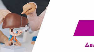 TENER UN ESTILO DE VIDA SALUDABLE PUEDE PREVENIR LA APARICIÓN DEL HÍGADO GRASO De acuerdo a EsSalud, el hígado es un órgano importante del cuerpo que permite digerir los alimentos y eliminar las toxinas. Cuando se acumula grasa en este órgano se desarrolla el hígado graso, el cual, si no es tratado a tiempo se puede crear un cuadro de cirrosis o cáncer de hígado. Te invitamos a conocer más sobre los tipos y cuidados de hígado graso junto a la Dra. María Herrera, Médica General. #InfórmateBien #H