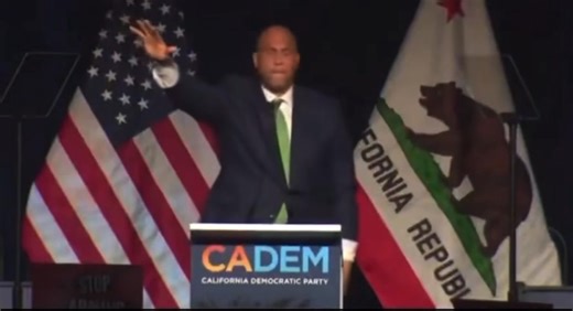 Cory Booker gave a Nazi salute!! He needs to apologize!!!! #DemocratsAreNazis | KAG Save America