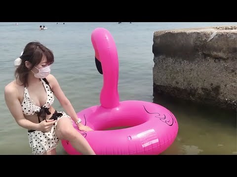 It's summer! I went swimming in the sea.