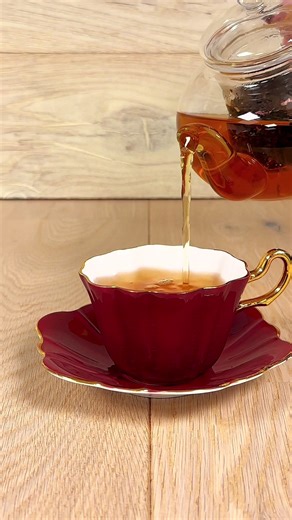 Roses are red, violets are blue, This rose congu tea? Steeping just for you 🌹🩷🌷❤️ #tea #rose #valentines #valentinesday #barista