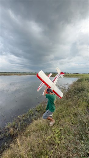 มาชมลำ Beaver V2 FMS model ปีก 2m ใส่ แบต 6s ของพี่ปุ้ยกันนะคับ มาดูกันว่าลำนี้ จะบินดีแค่ไหนสมกับราคา 16000 บาท หรือป่าว #hobby #pongpongkapong #RC #fblifestyle #iphone17promax | Pong Pingkapong