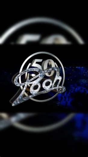 INDIMENTICABILE 2016! 41 concerti, di cui due alle Cascate del Niagara. Poi New York, Atlantic City, Montreal, Locarno... E l'Italia a cui diremo sempre "grazie per le mie città appassionate, esagerate", con gli stadi di Milano, Roma e Messina traboccanti di musica e delle vostre voci. La Reunion del 2016 è stata l'occasione per organizzare un tour in grande stile, come piace a noi. Vi abbiamo raccontato la nostra storia, abbiamo condiviso quella musica cui abbiamo dedicato vita e sogni. Ma noi 