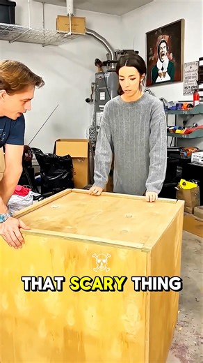 Funny Prank Box Scares Wife 😂 Unexpected Jump Scare! #Prank #FunnyPrank #CouplePrank #HusbandWife