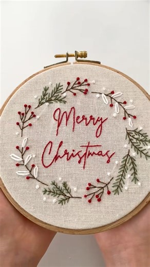 Clean lettering trick: guide your split backstitch back to the line ✨ #handembroidery #embroidery