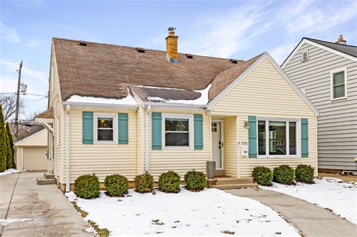 5751 N Shoreland Ave, Whitefish Bay, WI 53217 - MLS 1946606 - Coldwell Banker