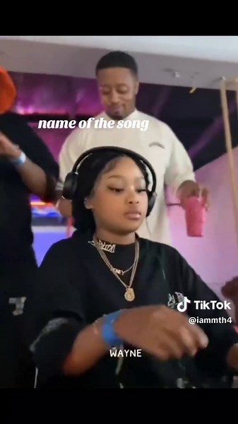 how do I look,,,, name of the song @Trevor🇿🇦 @Wayne #comment #song