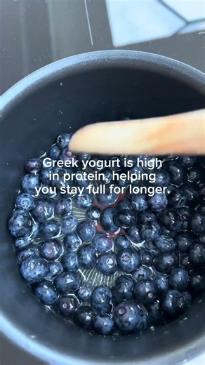 Have you ever made homemade fruit yogurt? #homemadeyogurt #fruityogurt #blueberries
