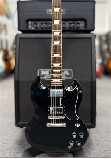 Check out this unique 2007 Gibson Custom Shop Historic SG featuring a one-of-a-kind black finish, custom ordered. The guitar exhibits minimal to moderate signs of use, maintaining its overall very good condition. great player and man what an overall KILLER guitar!! #guitartok #gibson #sg #fyp #deals