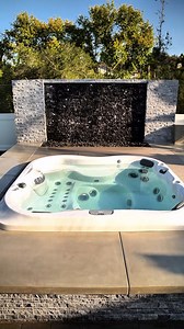 Relaxation Meets Design � We’ve just finished this backyard area, and it’s all about comfort and tranquility. The spa invites you to recharge, while the wall water feature brings calm with its soothing sound. A space that blends style and relaxation in every detail. 💦✨� Would you like a spot like this in your backyard? Tell us in the comments! #OutdoorMakeover #backyardtransformation #spa #relaxingplace #HomeResort | Rivers Landscape Construction Inc.