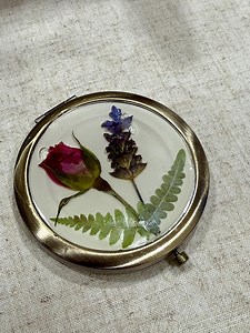 Pressed Flower Compact Mirror – Resin Handmade Floral Gift - Etsy
