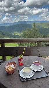 🤗 Taková krásná sobota! A to původně hrozili deštěm 🙋‍♀️ Taky jste dnes vyrazili ven? A byl někdo z vás taky na Soláni? Výhledy dnes opět stály za to! #solan #valassko #visitvalassko #beskydy #zlinskykraj | Valašsko