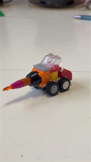 This tiny LEGO tank looks insane