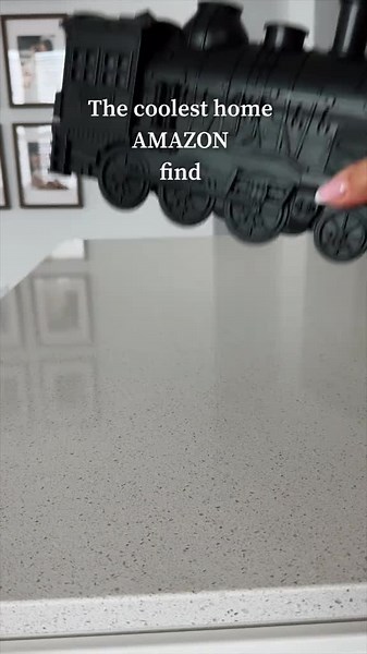 ✨ Available 2800/=ksh 2 Colours BLACK & WHITE ~Steamship Design Essential oil Diffuser ~Ultrasonic Jellyfish LED Night light Aroma Diffuser ~Double Hole spray ~Wireless Remote control ~Colour lighting Capacity 300 ML 📍For order Call/ WhatsApp : 0757014736 (Payment on Delivery) within Nairobi 📍DELIVERY Made Contrywide. 📍Or Visit our shop at Mkore Buliding shop No JJ 2 at Kamkunji shopping center #homeessentials #homedecor #humidifier #aesthetic #homechef_utensils #kamukunjiwholesaleprices #tik