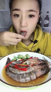 Eating yummy pickled raw shrimps, raw prawns and green garlics | Harina Eating