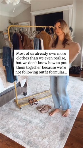 Alison Lumbatis on Instagram: "Outfit Formulas are my greatest style hack! And if you aren’t familiar with them, KEEP READING because it will be life-changing. Simply put, an Outfit Formula is just a combination of pieces that work well together. The basic version looks like this: 👉 Top + Layering Piece + Bottoms + Shoes + Accessories And from there, you can get as specific as you want: 👉 Stripe Sweater + Barn Jacket + Medium Wash Denim Bottoms + Black Booties + Layered Gold Necklace Once you 
