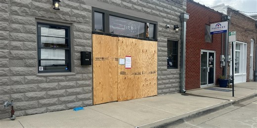 Robbery suspects drive through store