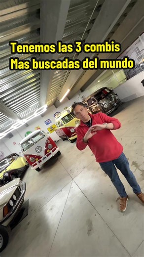 Tres leyendas. Tres personalidades. Un mismo espíritu. 🚐✨ Una Volkswagen Combi 21 Ventanas, ícono absoluto del coleccionismo. Una Doble Cabina, fuerza, historia y carácter en estado puro. Y una Panel personalizada, única, hecha para romper miradas y reglas. No son solo combis… son historias sobre ruedas, recuerdos que siguen vivos y piezas que ya no se repiten. 📍 Ya disponibles en La Bóveda de los Clásicos Plaza Portal Centenario 🕥 Lunes a viernes de 10:30 A.M. a 7:00 P.M. Ven a verlas, escuc