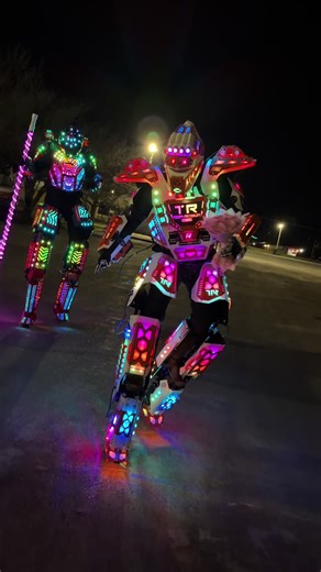 7 Marzo, 2026 Show robot en la celebración de 15 años de Natalia #onthisday #quinceanera #horaloca #robot #quinceaños