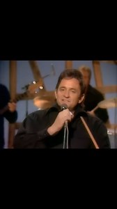 Johnny Cash – Folsom Prison Blues (1955)...🎧 Tap to hear full song: https://memories-playlist.oldiesclassic.org/bccse-johnny-cash-folsom-prison-blues-1955/?utm_source=facebook&utm_medium=hreel&utm_campaign=oldiesmemoriesplaylist | Oldies Memories Playlist