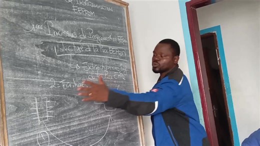 Programmation des clés électroniques c'est quoi l'écriture, un extrait des cours de programmation des clés électroniques. Si tu souhaites connaître davantage inscris toi Au CFP Mécatronique Duvalier automobile . Les inscriptions se poursuivent tous les jours ouvrables. Contactez nous via WhatsApp au 00237 6 73 08 39 33 pour plus d'informations | Duvalier automobile | Facebook