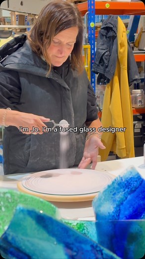 Ever wondered what inspires the magic behind Jo Downs’ iconic glass designs? In a Q&A on our website, Jo shares her journey as a creative child through to her big break with commissions for Hilton Hotels and P&O Cruises, and the deep connection she has with the Cornish landscape that shapes all of her work. From the vibrant colours and textures of her designs to the natural rhythms of sand, sea, and sky, Jo’s art is a true reflection of Cornwall’s natural beauty. Living and working in North Corn