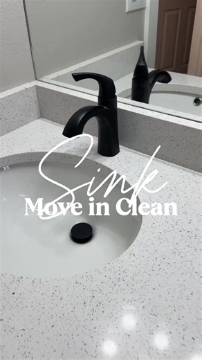 A couple of clips of what is done in a move in clean, I wish I could show you everything but this reel would be to loooong 😮‍💨, there is so much detail in this type of cleans. #moveinclean #cleaningaccount #asmr #satisfying #deepclean