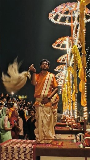 बनारस सच्च में बहुत प्यारा है #banaras #gangaaarti #assighat