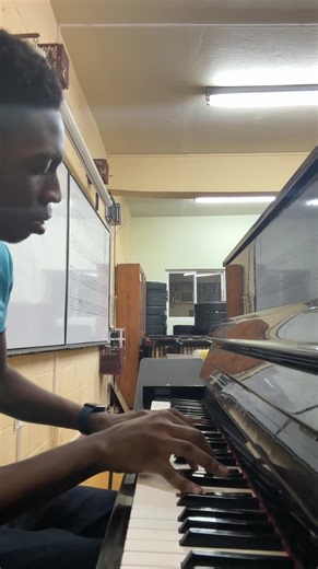 Gospel Musician from Jamaica Showcases Keyboard Skills
