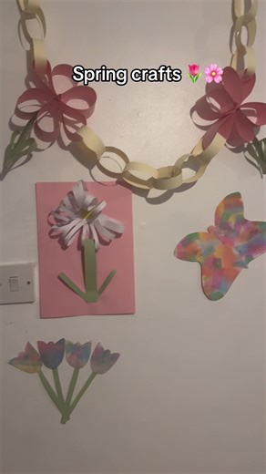 The spring crafts have OFFICIALLY begun 🌷🌸🫶🏻 Flower chain, paper daisy, blëëding tissue paper butterfly and flowers. This kept my 3 (nearly 4) year old busy for about an hour and a half !! #spring #kidscrafts #kidsactivities #artsandcrafts #tissuepaper