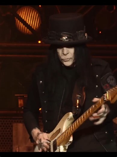 Live Performance of Girls, Girls, Girls by Mötley Crüe