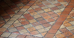 Sol en tomettes : comment l’entretenir ?