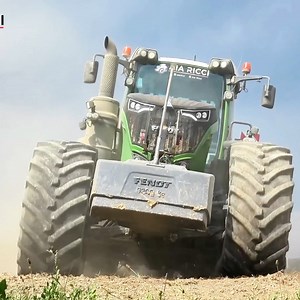489K views · 10K reactions | This Fendt tractor is extremely powerful | Big Machines | Facebook