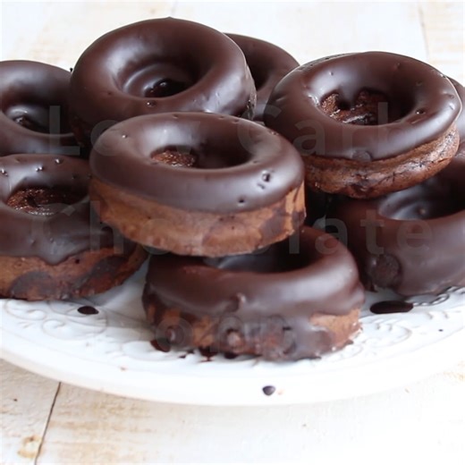 This easy keto chocolate donuts recipe is ready in under 30 minutes. | Sugar Free Londoner - Low Carb Recipes